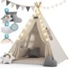 Spielwerk Tenda Da Gioco Per Bambini Teepee 120x120x160cm Incl. Catena Luci A LED Materassino Morbido Da 2,5cm 3 Cuscini In Varie Forme Cotone & Legno Con Custodia Per Trasporto Bianco 1 Spielwerk Tenda Da Gioco Per Bambini Teepee 120x120x160cm Incl. Catena Luci A LED Materassino Morbido Da 2,5cm 3 Cuscini In Varie Forme Cotone & Legno Con Custodia Per Trasporto Bianco -Cameretta Per Bambini 79019615 1