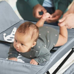 Randaco Fasciatoio Pieghevole Portatile, Bagnetto Cambio Pannolini Per Bambini Neonati, Con Ruote E Cesto Portaoggetti Grigio Scuro -Cameretta Per Bambini 81307639 5